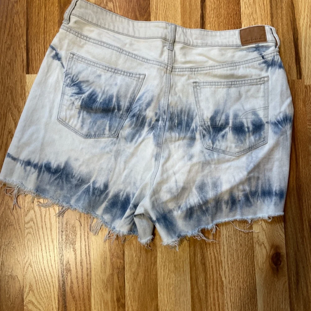 Women 14 American Eagle Distressed Tie Dye Jean Shorts Cut off Comfort Stretch W - Picture 2 of 5